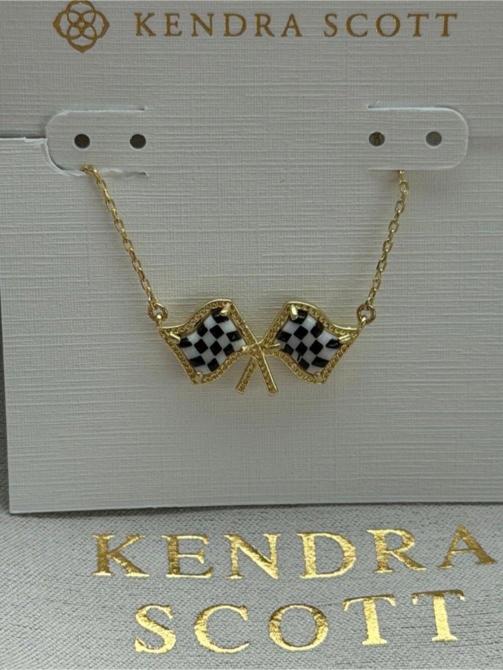 Kendra Scott pendant necklace